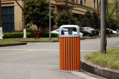 现代圆筒垃圾桶